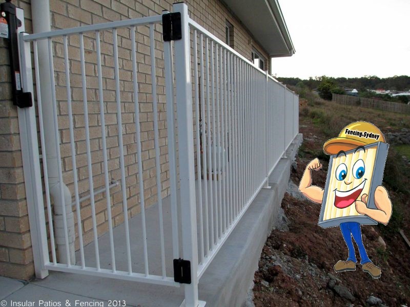 Flat top pool fence